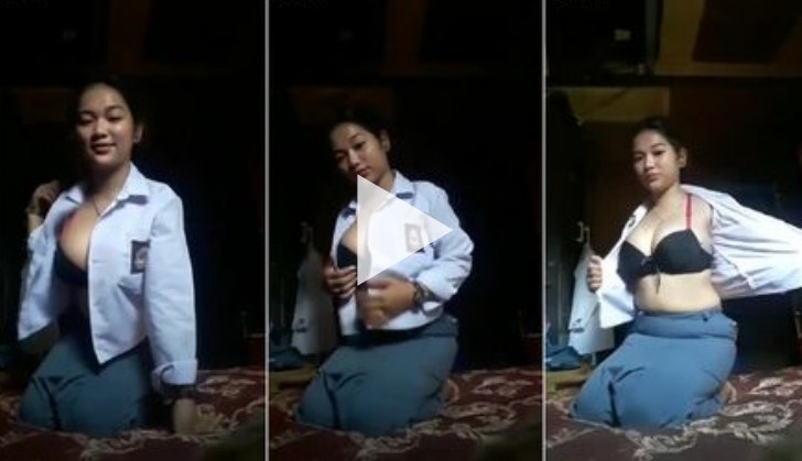 Video Hot Abg Berseragam Pamer Belahan Dada
